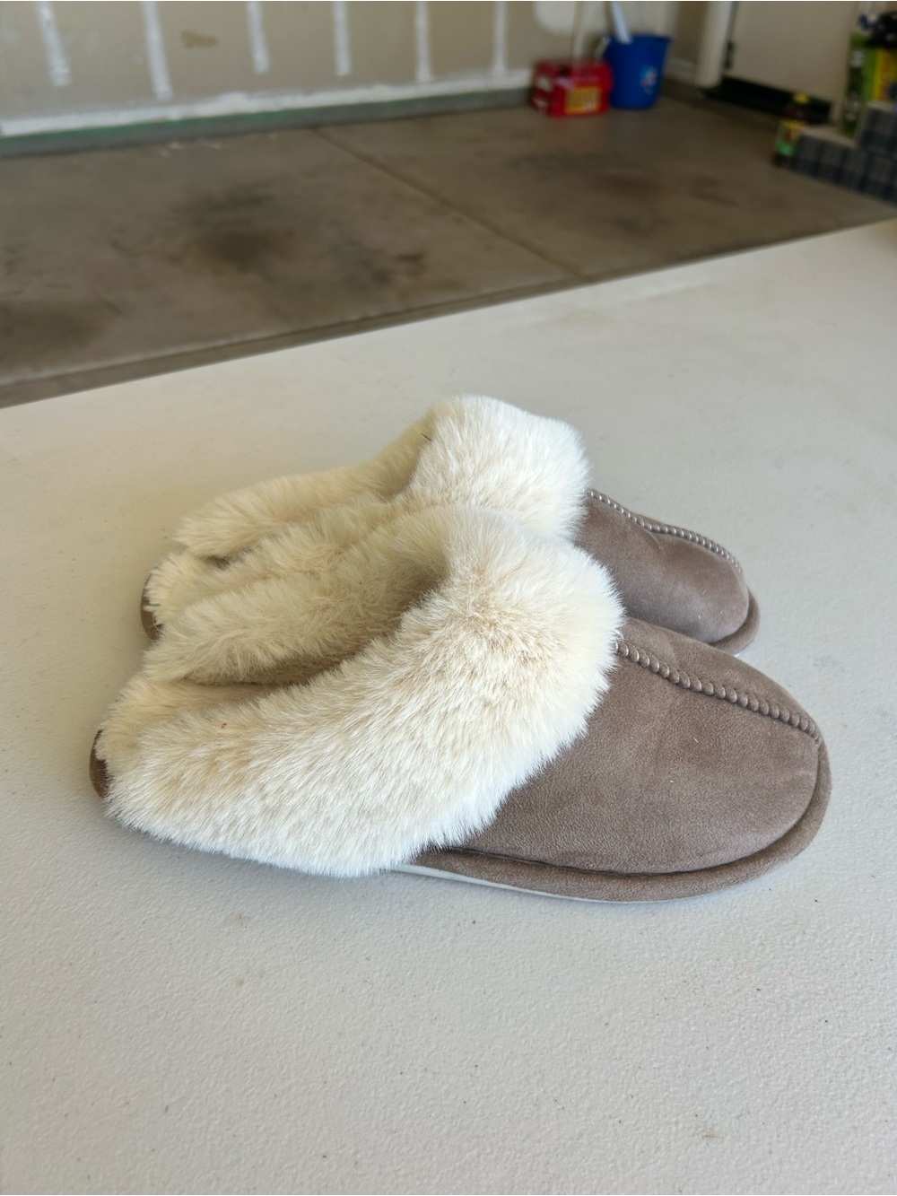 SHEIN Taupe Slip-On Slippers with Cream Faux Fur Trim